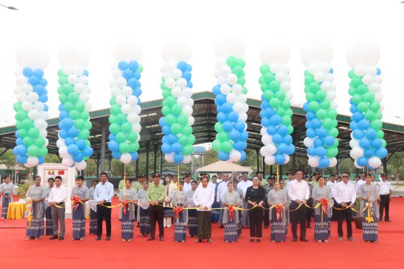 စစ်ကိုင်းတိုင်းဒေသကြီး ဝန်ကြီးချုပ် ဦးမြတ်ကျော်  မြန်မာတရုတ်ပူးပေါင်းဆက်ဆံရေးအသင်းမှ ကူညီဆောင်ရွက်သည့် စစ်ကိုင်းမြို့၊ ရွှေမင်းဝံဈေး မြန်မာ -တရုတ်ချစ်ကြည်ရေးဈေးရုံ ဖွင့်ပွဲအခမ်းအနား တက်ရောက်