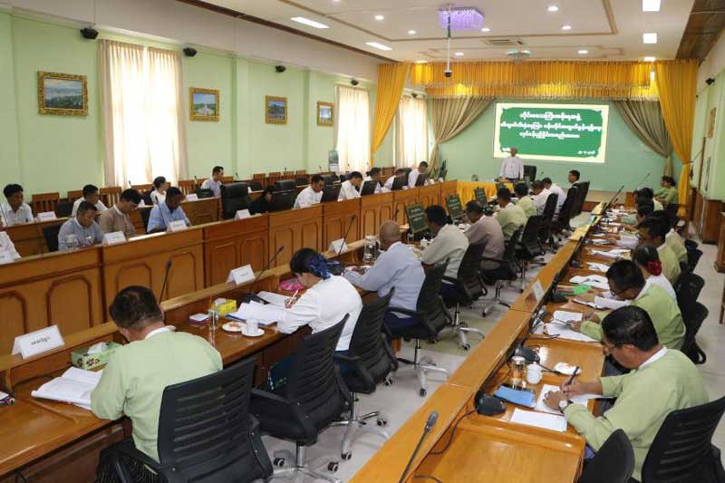 စစ်ကိုင်းတိုင်းဒေသကြီး ဝန်ကြီးချုပ် ဦးကိုလေး တိုင်းဒေသကြီးအတွင်း ဆီထွက်သီးနှံနေကြာ ပန်းတိုင်အထွက်နှုန်းရရှိရေး လုပ်ငန်းညှိနှိုင်းအစည်းအဝေး တက်ရောက်