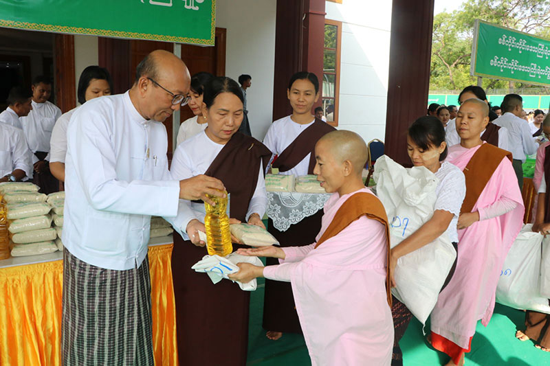 စစ်ကိုင်းတိုင်းဒေသကြီး အစိုးရအဖွဲ့နှင့် ဌာနဆိုင်ရာများ၊ အလှူရှင်များ  ဆွမ်းဆန်စိမ်းများနှင့် လှူဖွယ်ဝတ္ထု ပစ္စည်းများလောင်းလှူပွဲနှင့် ၁၃၈၈-ခုနှစ်၊ ကဆုန်လပြည့် ညောင်ရေသွန်းလောင်းပူဇော် ခြင်း အခမ်းအနားများ ကျင်းပ