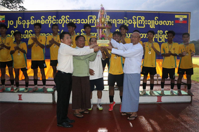 စစ်ကိုင်းတိုင်းဒေသကြီး ဝန်ကြီးချုပ် ဦးကိုလေး တိုင်းဒေသကြီး အစိုးရအဖွဲ့ ဝန်ကြီးချုပ်ဖလား အမျိုးသား/အမျိုးသမီး ဘော် လီဘောပြိုင်ပွဲ ဖွင့်ပွဲနှင့်  ခရိုင်ပေါင်းစုံ အသက်(၁၈) နှစ်အောက် အမျိုးသားဘောလုံးပြိုင်ပွဲ ဗိုလ်လုပွဲနှင့်ဆုချီးမြှင့်ပွဲ အခမ်းအနား တက်ရောက်