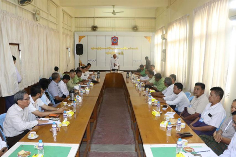 စစ်ကိုင်းတိုင်းဒေသကြီး ဝန်ကြီးချုပ် ဦးကိုလေး မုံရွာကုန်စည်ဒိုင်ရှိ ကုန်သည်၊ ပွဲစား၊ စက် ပိုင်များနှင့် တွေ့ဆုံပွဲ တက်ရောက်